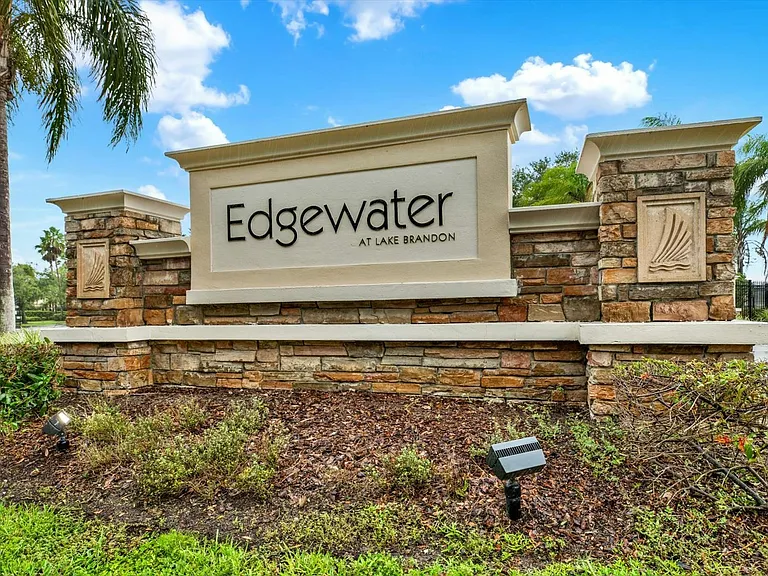2630 Edgewater Falls Dr — Photo 19