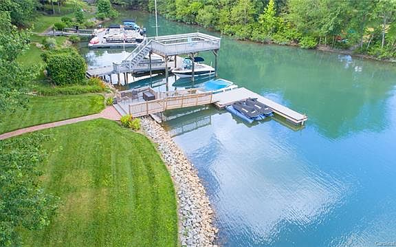 2nd image of 116 Pebble Brook Ln