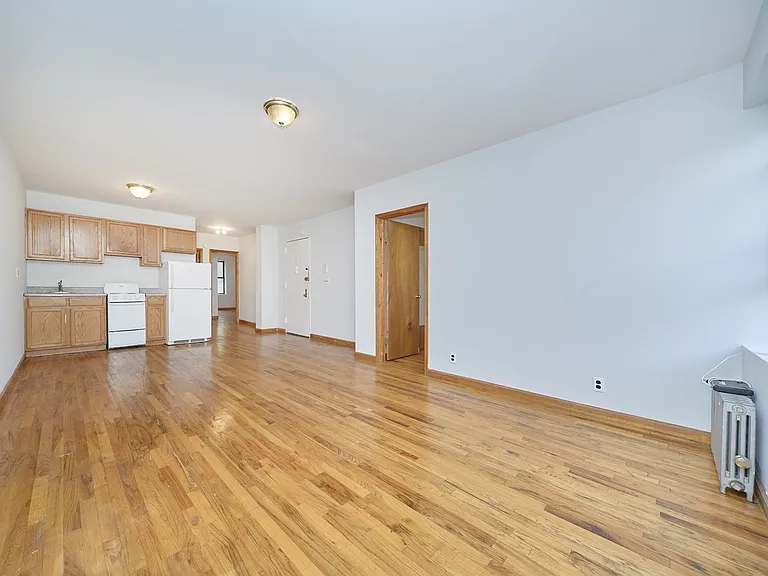 460 9th Ave #3 — Photo 4