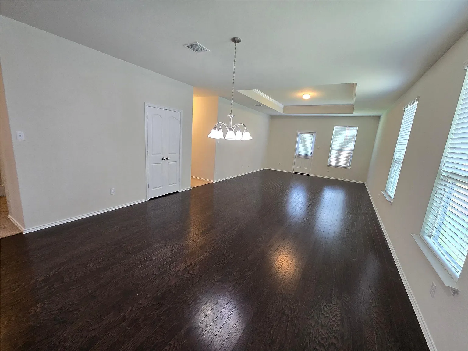4 bed, 2.0 bath, 1689 sqft, $1,870 — Photo 4