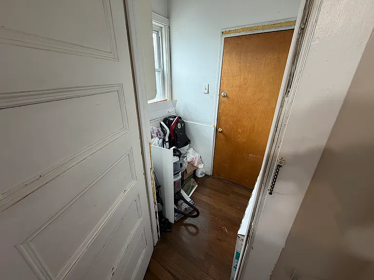 77 Walnut St #6 — Photo 8
