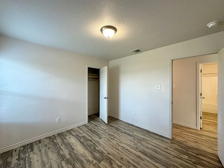 1825 Clovis Dr — Photo 12