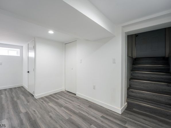 27 Highland Ave, Elizabeth City, NJ 07208