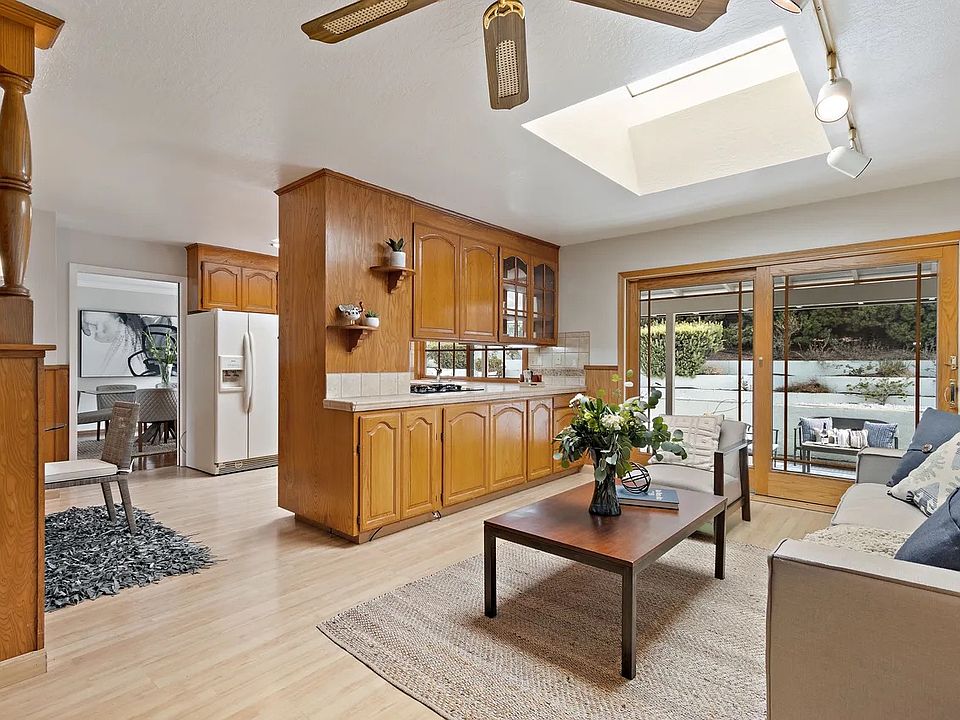 1st image of 2466 Benedict Dr