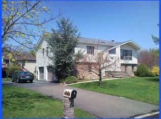 30 White Ct, Norwood, NJ 07648