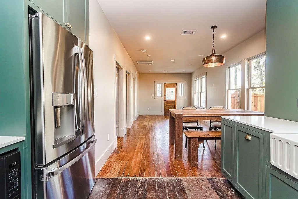 2 bed, 1.0 bath, 844 sqft, $2,300 — Photo 3