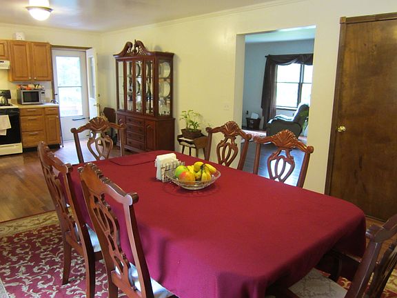 Large Eat-in-Kitchen