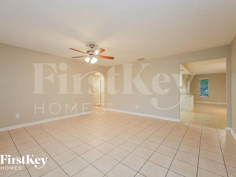 3752 SW Santa Barbara Pl — Photo 3