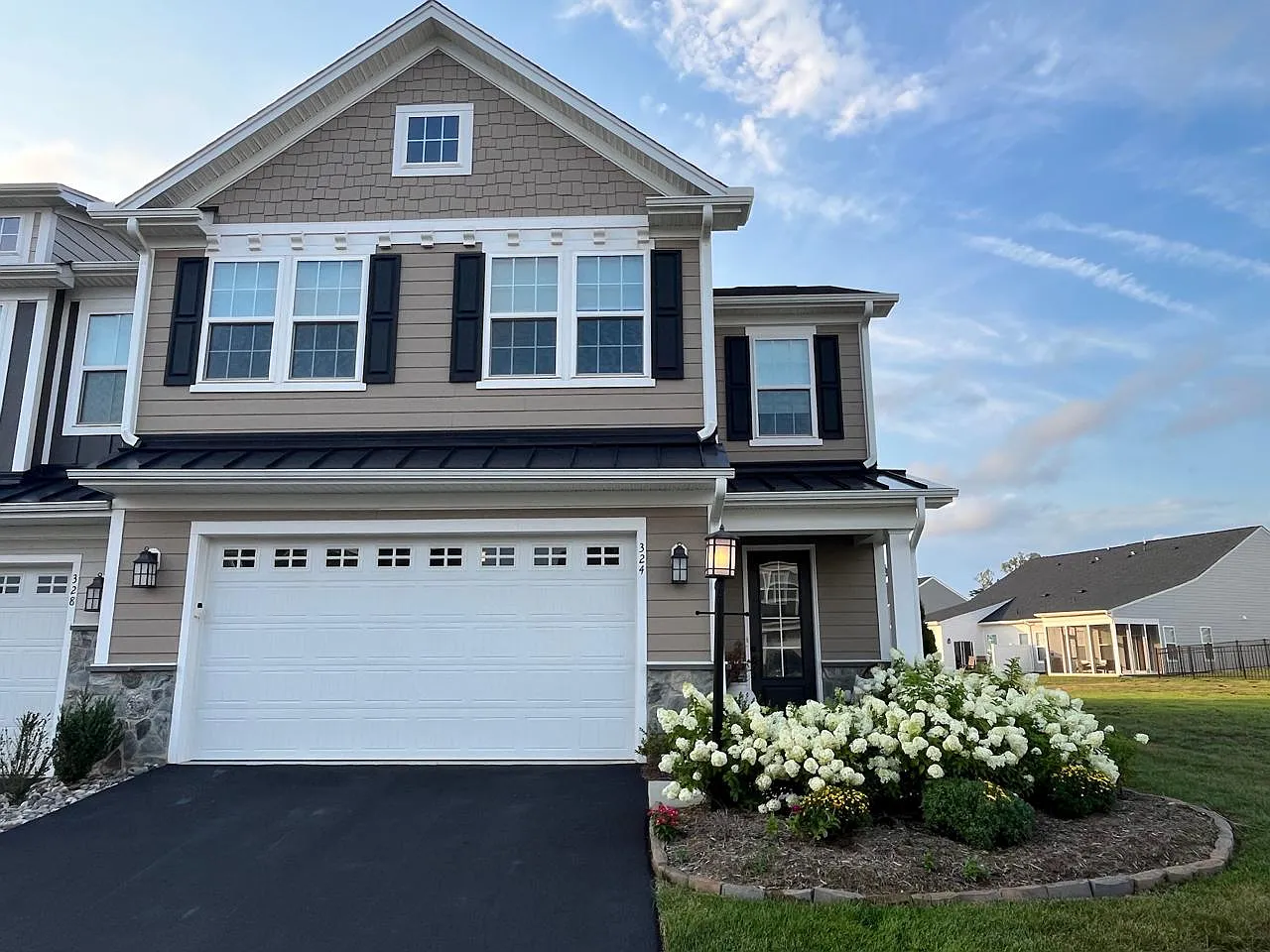 324 Bayberry Ln — Photo 2