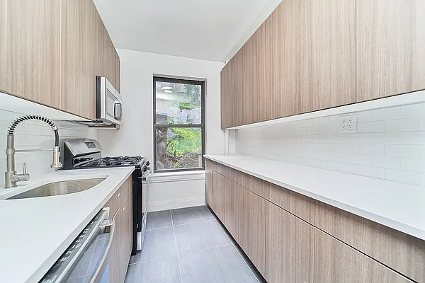 56 Bennett Avenue #2I
