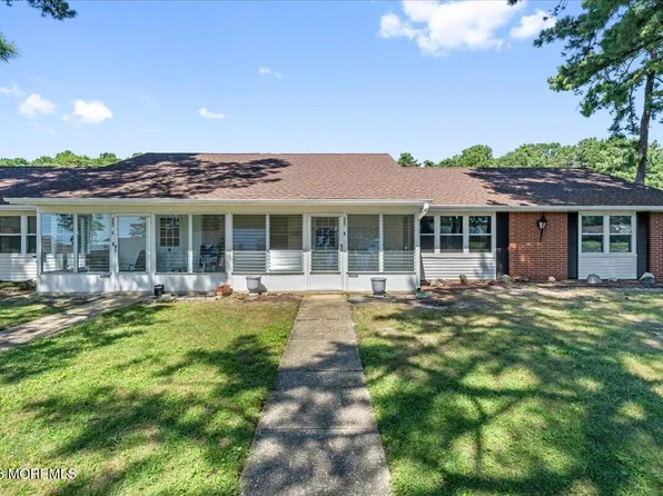 660D Plymouth Drive, Lakewood, NJ 08701
