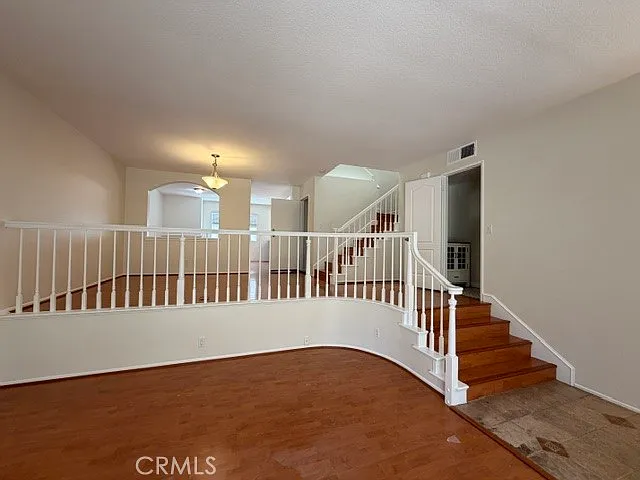 3 bed, 2.5 bath, 1721 sqft, $4,500 — Photo 2