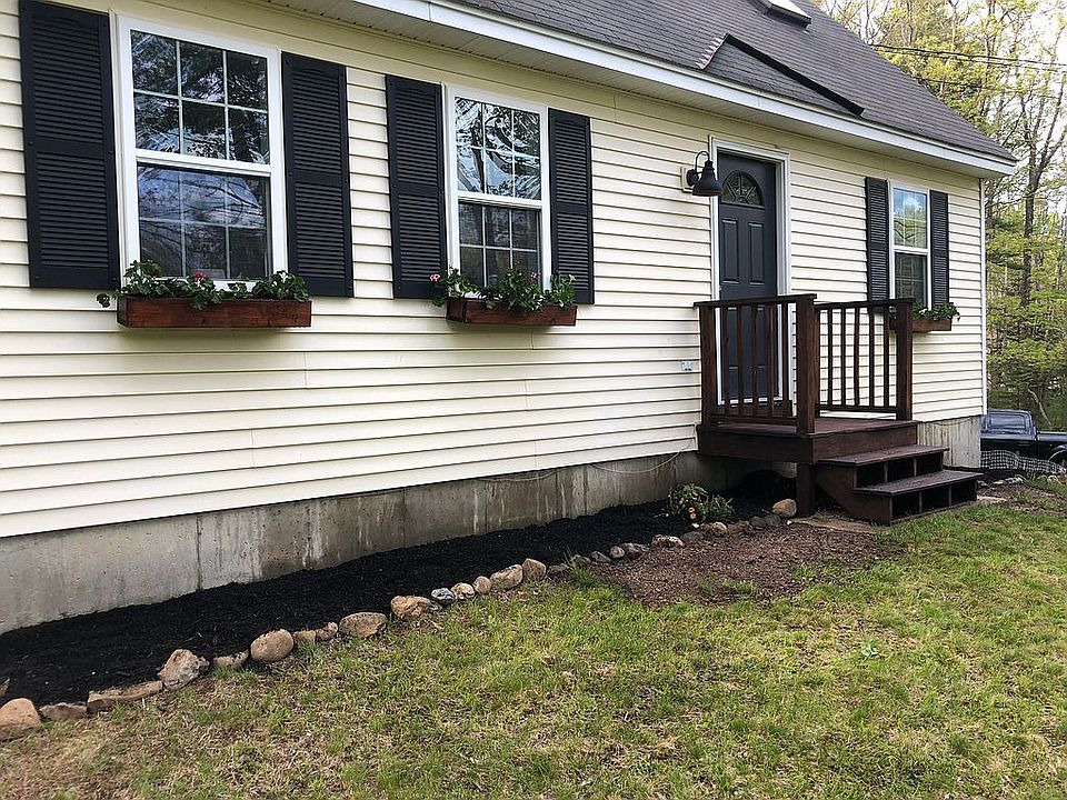 2nd image of 124 School St