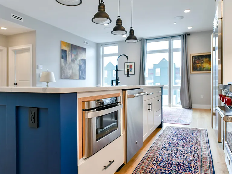 170 W Broadway #204 — Photo 3