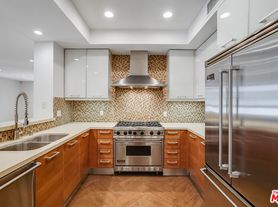 1517 S Bentley Ave, Los Angeles, CA