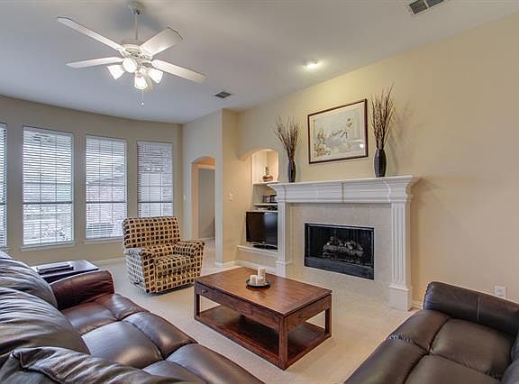 3rd image of 825 Winchester Dr