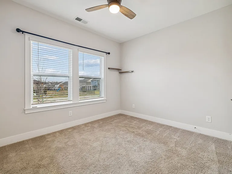 428 Triple Crown Cir — Photo 5