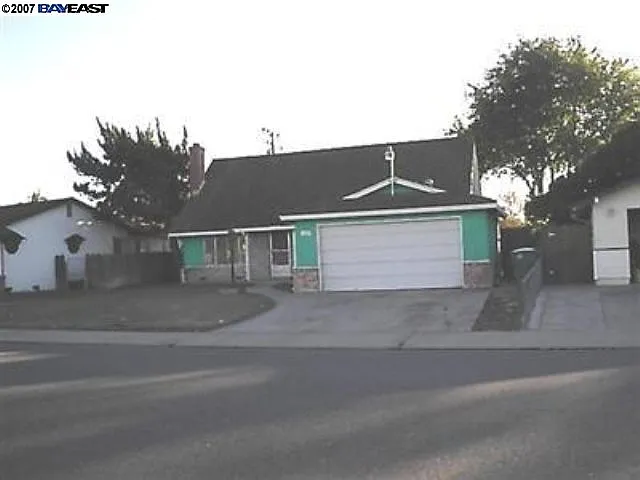 1034 W Tioga Way photo 1