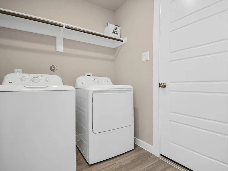 2734 San Bernard Dr — Photo 33