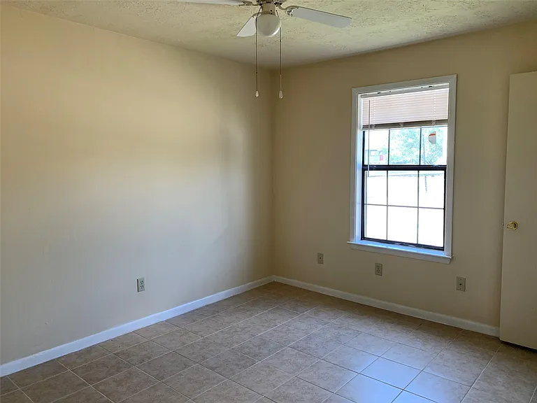 4100 College Main St #B — Photo 7