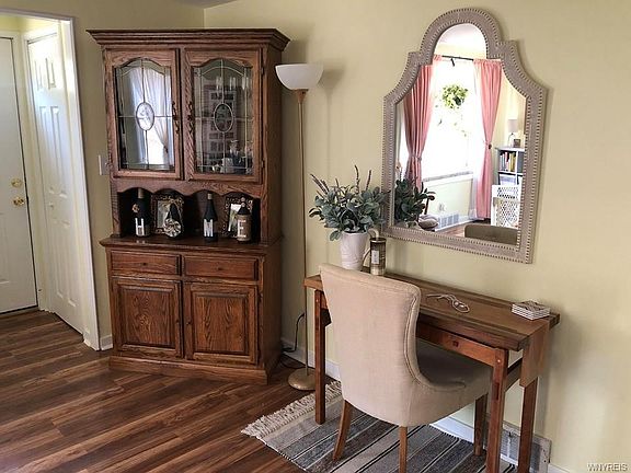2nd image of 105 Lynncrest Ter