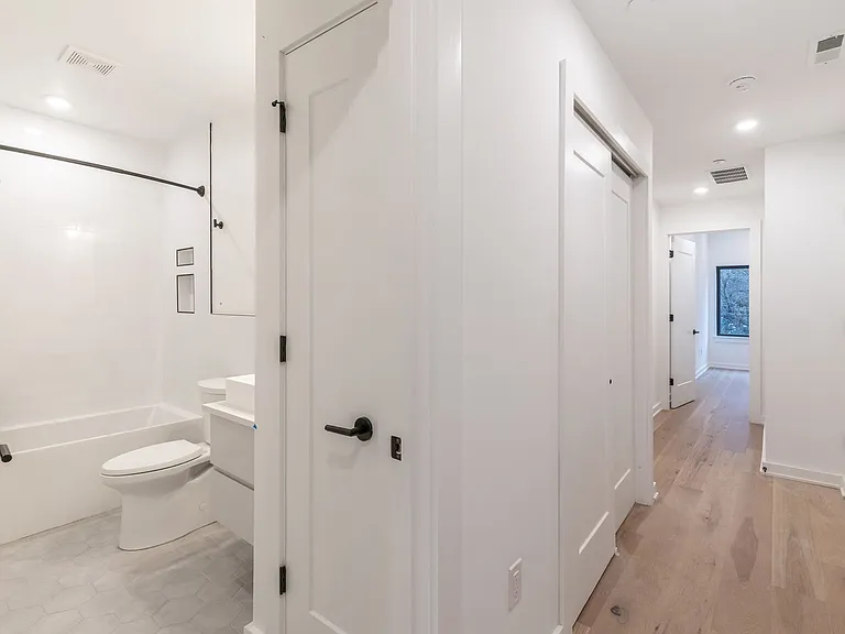 1601 Frankford Ave — Photo 24