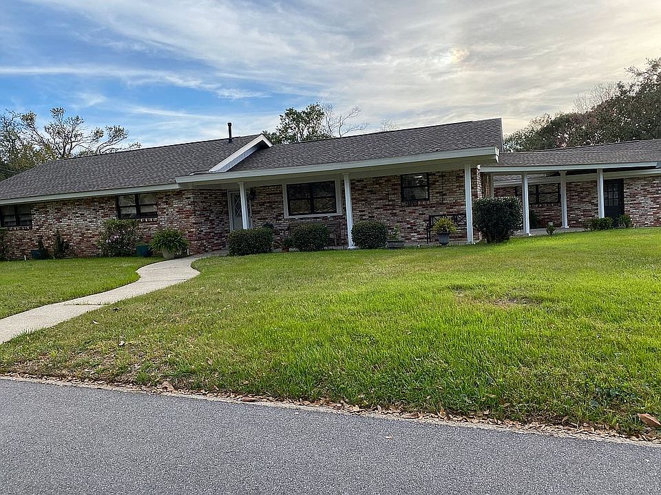 1st image of 202 Poinciana Dr