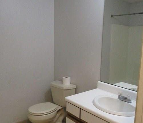 4th image of 724 Beverage Hill Ave #102