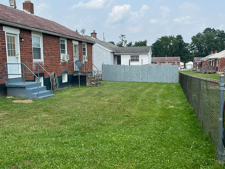 Cumberland Vlg — Photo 21
