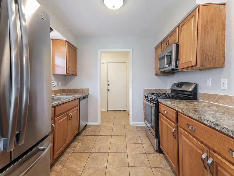 2131 Trishia Ln — Photo 10