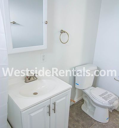 2nd image of 8114 Crenshaw Blvd APT 4