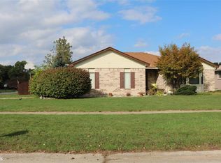 17695 White Plains Dr, Macomb, MI 48044