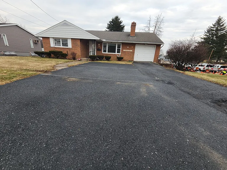 Driveway with 5 parking spots and garage
More parking in the back