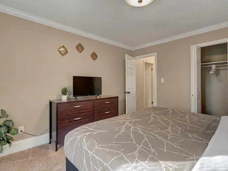 2225 Summit St #3 — Photo 11