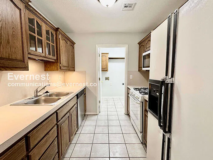 820 N Birch Ave — Photo 4