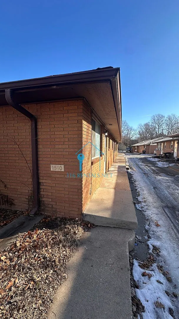 1506 N Waco Ave — Photo 2