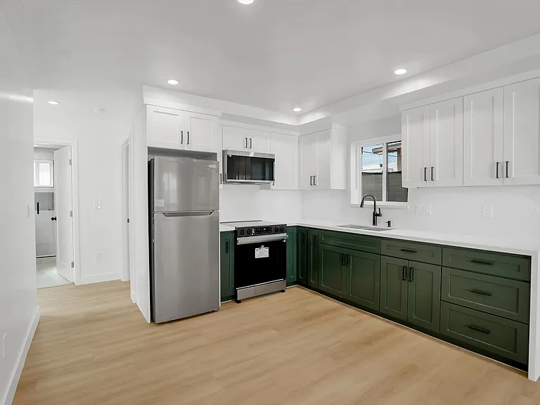 2114 E 2nd St — Photo 9