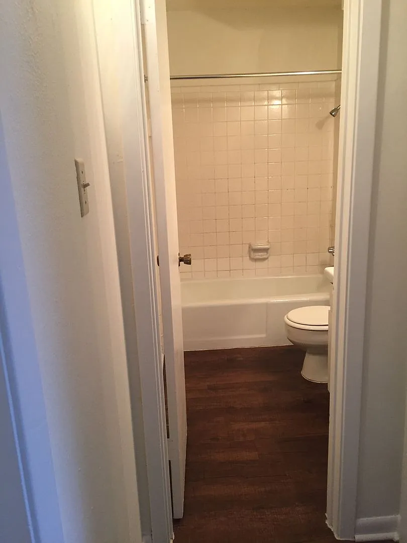 Ambassador Apartments — Photo 4