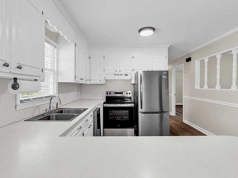 1354 Rogers Rd — Photo 28