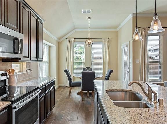 4th image of 16704 Dry Creek Blvd