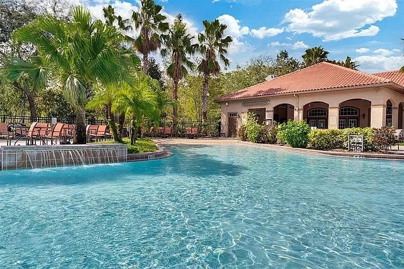 Large Heated Pool with plenty of canapys to enjoy .