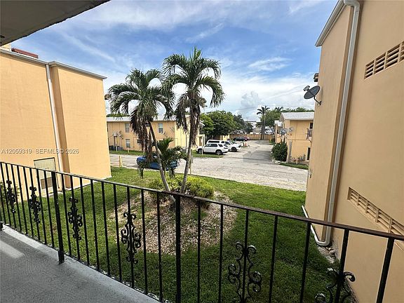 5th image of 3855 SW 79th Ave APT 27