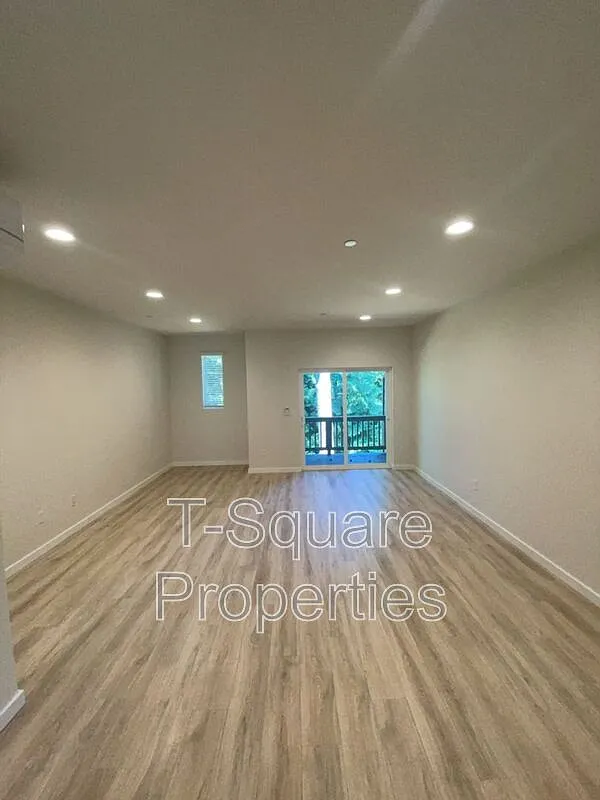 3 bed, 3.0 bath, 1671 sqft, $3,200 — Photo 4