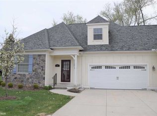 3 River Ct, Grosse Pointe Woods, MI 48236