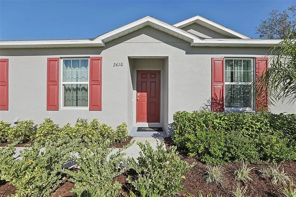 4 bed, 2.0 bath, 2018 sqft, $1,965 — Photo 2