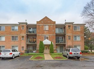 5351 N East River Rd APT 202, Chicago, IL 60656