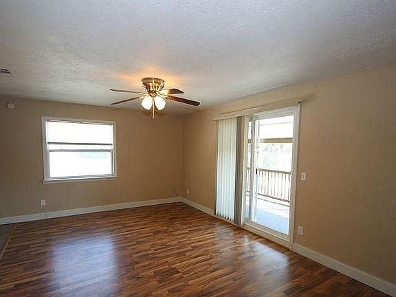 4th image of 93 Sunnyside Dr