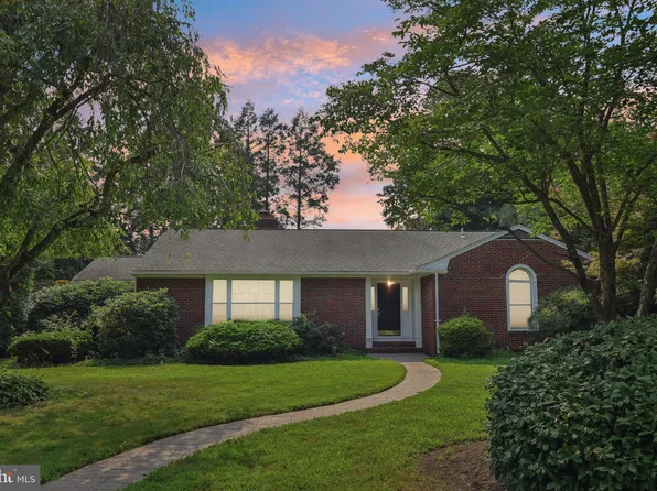 323 Edgewater Ave, Edgewater Park, NJ 08010