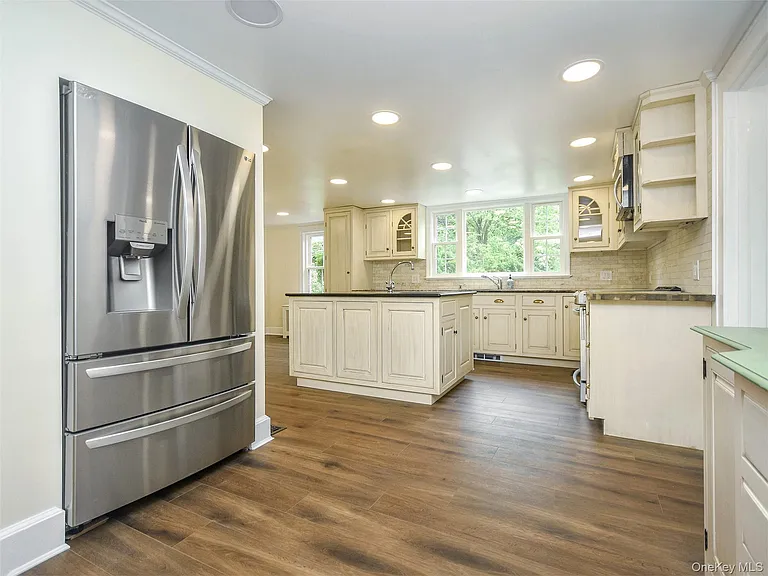 23 Pinetree Ln — Photo 9