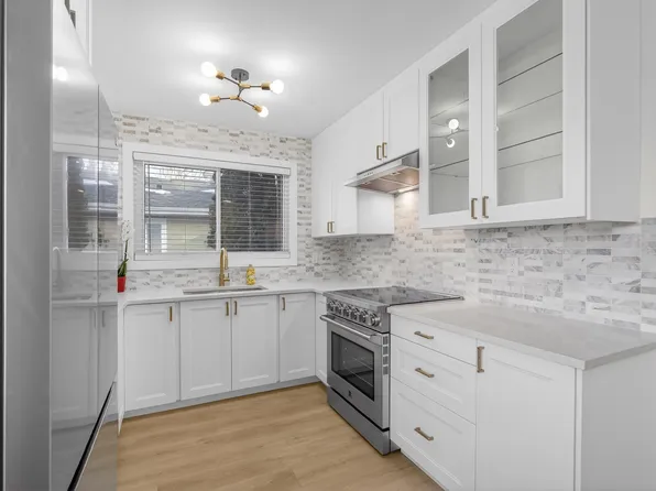 712 Knottwood Rd, Edmonton, AB T6K 1X9